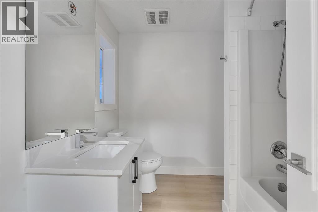 52 Saddlecreek Terrace Ne, Calgary, AB - Indoor Photo Showing Bathroom
