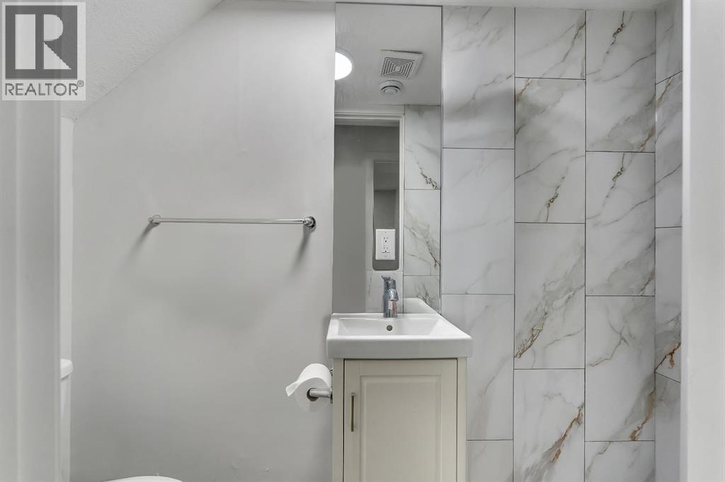 52 Saddlecreek Terrace Ne, Calgary, AB - Indoor Photo Showing Bathroom