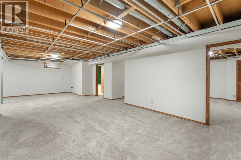 987 Berkley Drive Nw, Calgary, AB - Indoor Photo Showing Basement