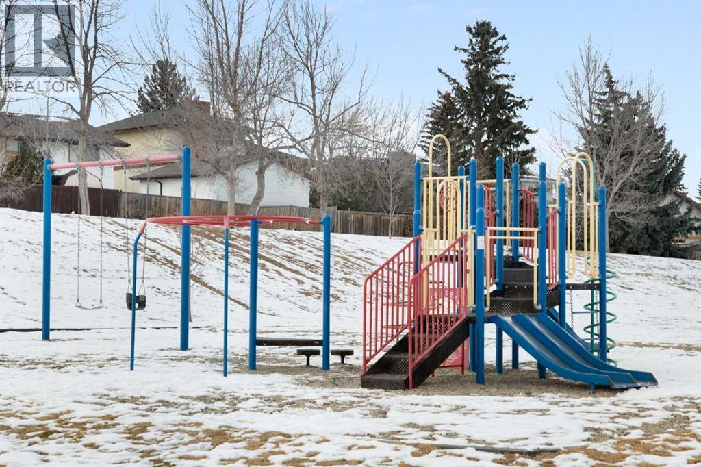 987 Berkley Drive Nw, Calgary, AB - Outdoor