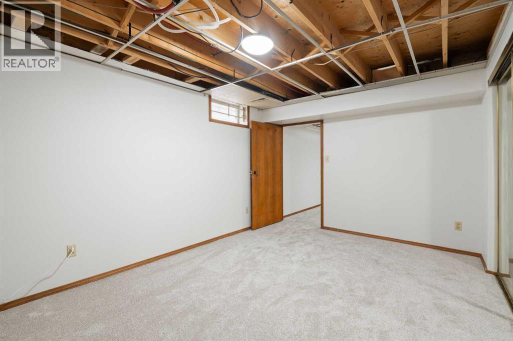 987 Berkley Drive Nw, Calgary, AB - Indoor Photo Showing Basement