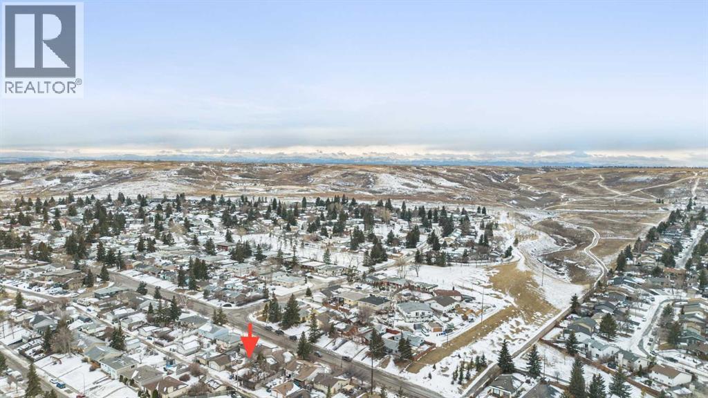987 Berkley Drive Nw, Calgary, AB - Outdoor With View
