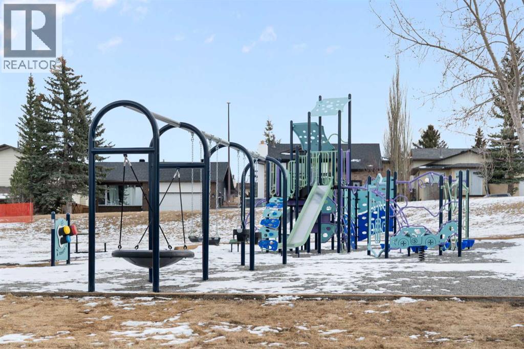 987 Berkley Drive Nw, Calgary, AB - Outdoor