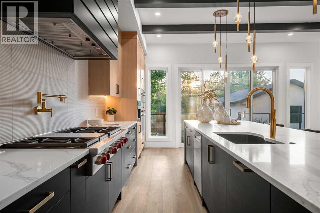 1415 24 Street Sw, Calgary, AB - Indoor Photo Showing Kitchen With Upgraded Kitchen