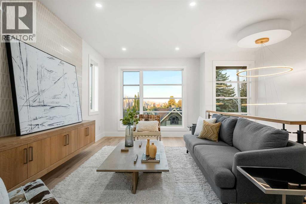 1415 24 Street Sw, Calgary, AB - Indoor Photo Showing Living Room