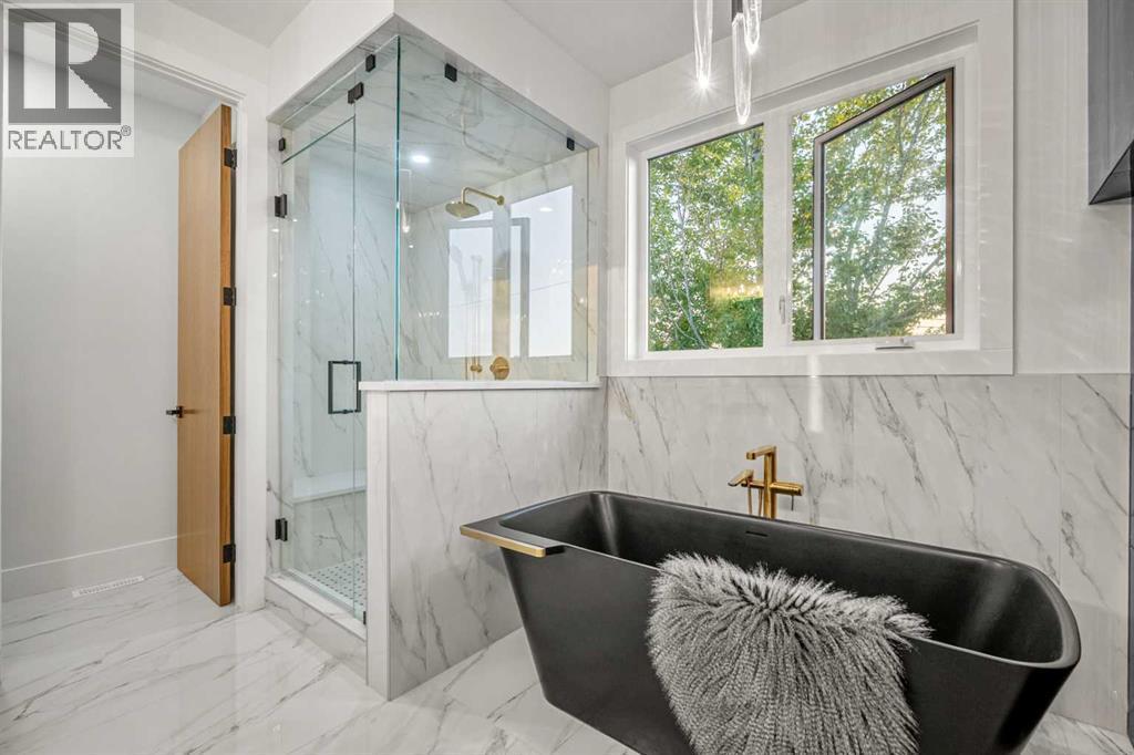 1415 24 Street Sw, Calgary, AB - Indoor Photo Showing Bathroom