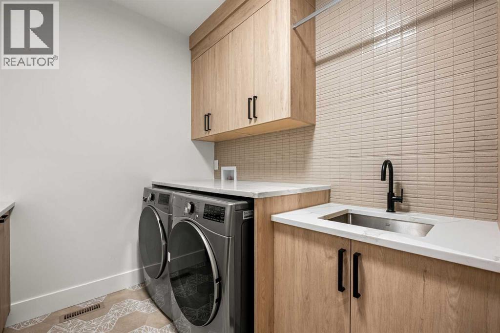 1415 24 Street Sw, Calgary, AB - Indoor Photo Showing Laundry Room