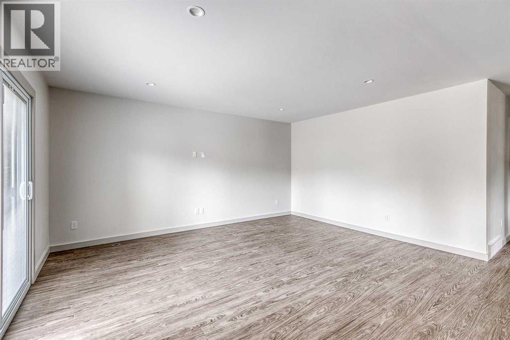 632 Cantrell Drive Sw, Calgary, AB - Indoor Photo Showing Other Room