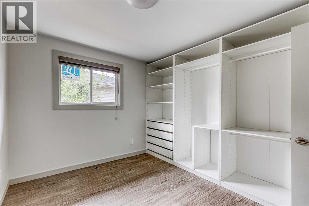 632 Cantrell Drive Sw, Calgary, AB - Indoor Photo Showing Other Room