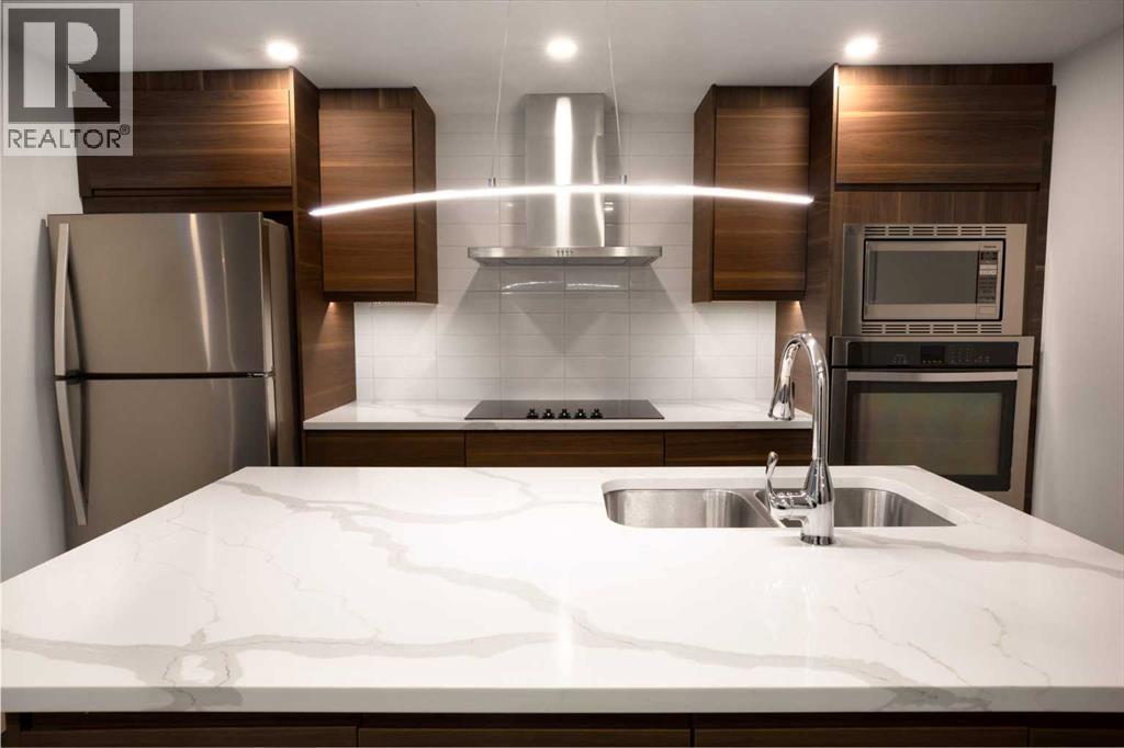 Legal Basement Suite - 632 Cantrell Drive Sw, Calgary, AB - Indoor Photo Showing Kitchen With Double Sink With Upgraded Kitchen