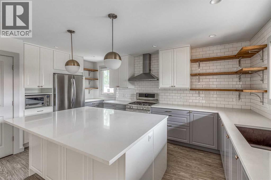 632 Cantrell Drive Sw, Calgary, AB - Indoor Photo Showing Kitchen With Double Sink With Upgraded Kitchen