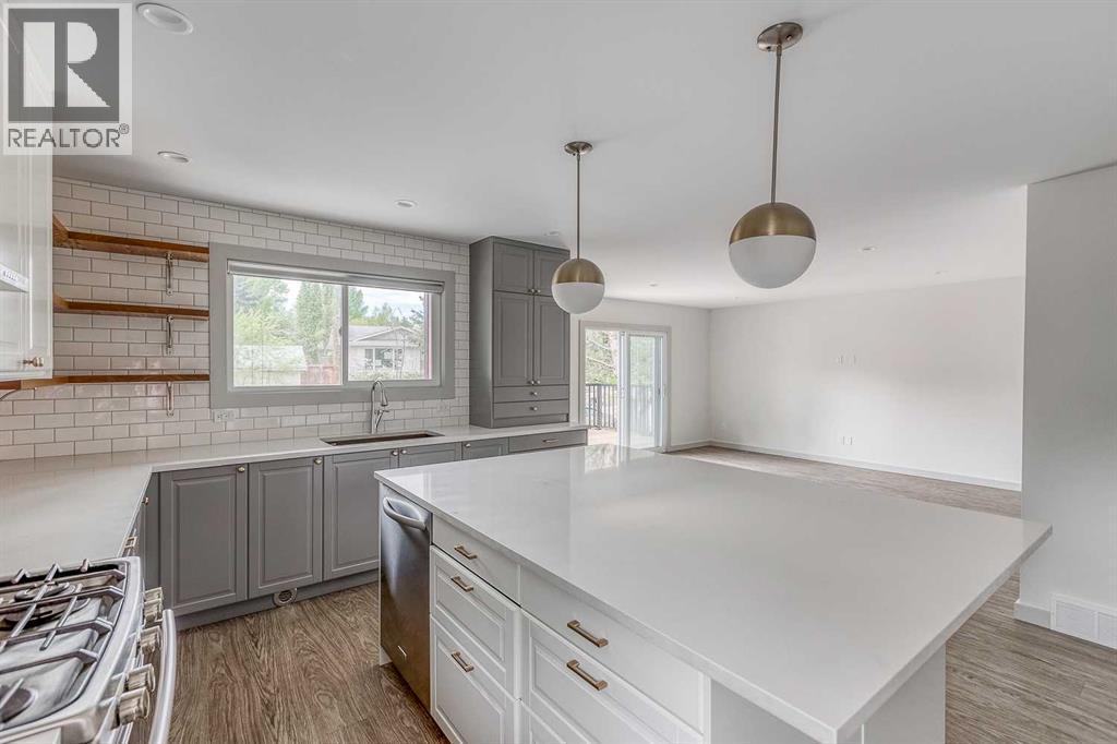 632 Cantrell Drive Sw, Calgary, AB - Indoor Photo Showing Kitchen