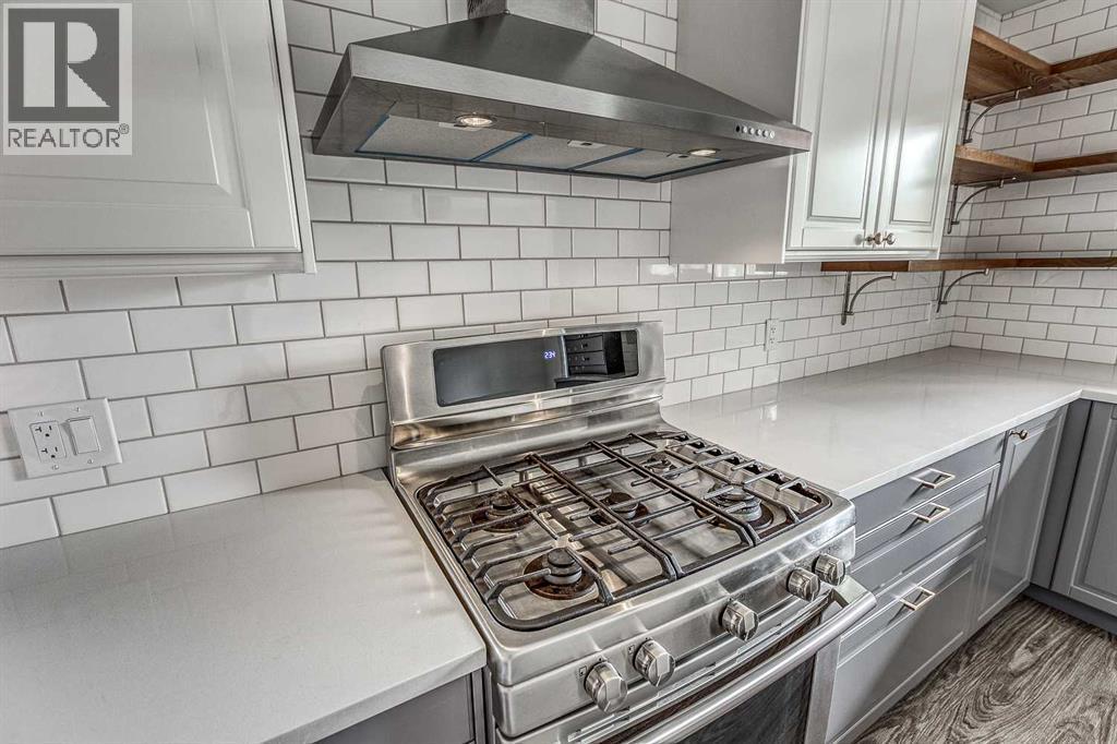 632 Cantrell Drive Sw, Calgary, AB - Indoor Photo Showing Kitchen
