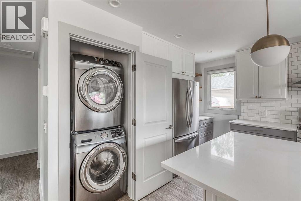 632 Cantrell Drive Sw, Calgary, AB - Indoor Photo Showing Laundry Room
