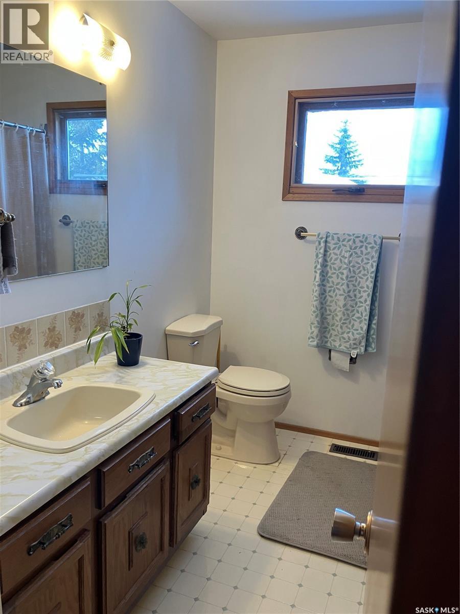 402 3Rd Street Nw, Ituna, SK