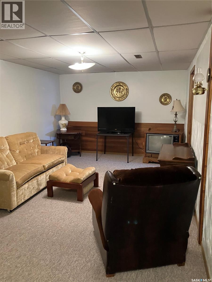 402 3Rd Street Nw, Ituna, SK