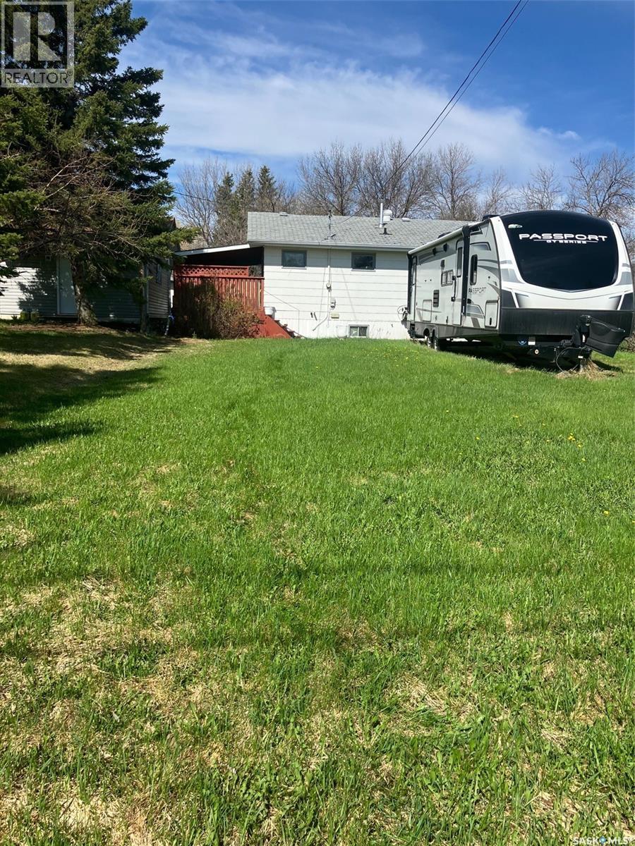 402 3Rd Street Nw, Ituna, SK