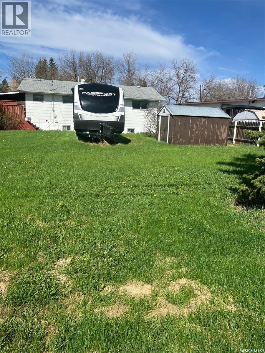 402 3Rd Street Nw, Ituna, SK