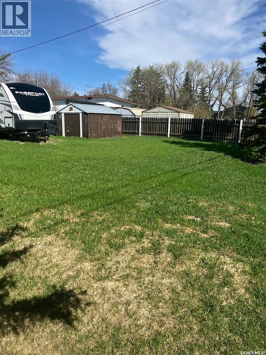 402 3Rd Street Nw, Ituna, SK