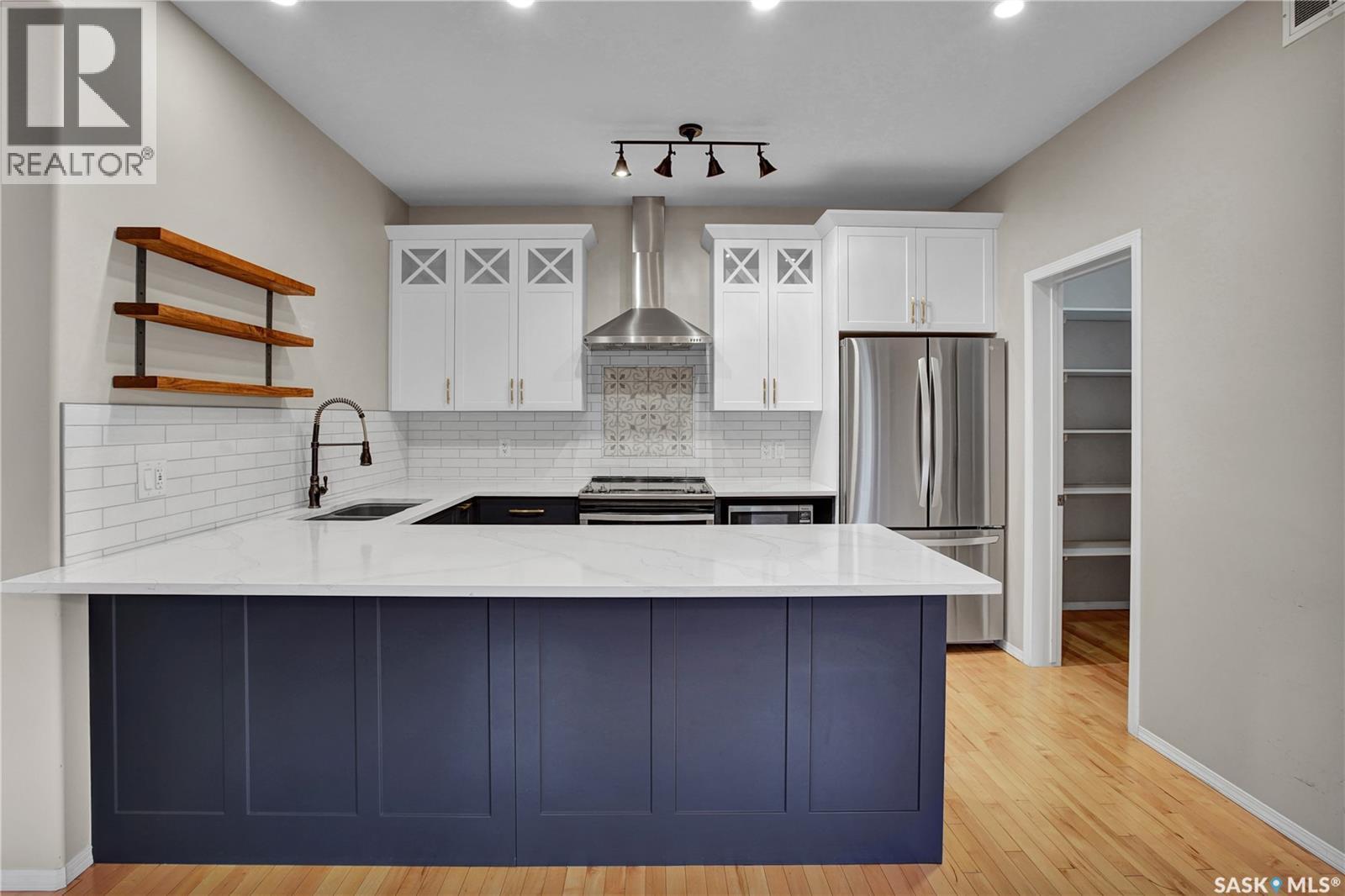 202 2Nd Street E, Saskatoon, SK - Indoor Photo Showing Kitchen With Upgraded Kitchen