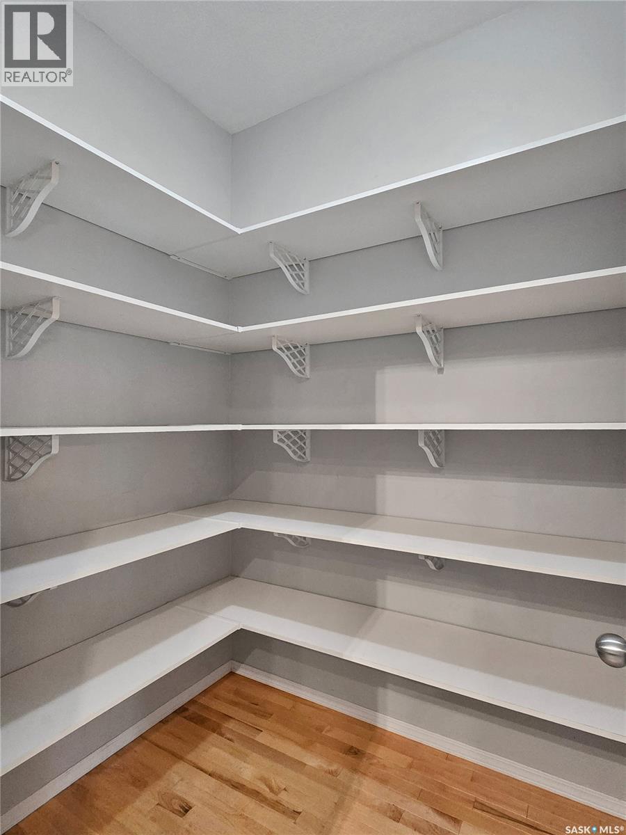 202 2Nd Street E, Saskatoon, SK - Indoor With Storage