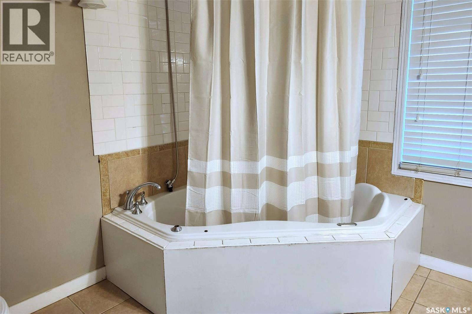 1565 Rae Street, Regina, SK - Indoor Photo Showing Bathroom