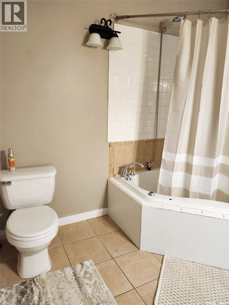 1565 Rae Street, Regina, SK - Indoor Photo Showing Bathroom