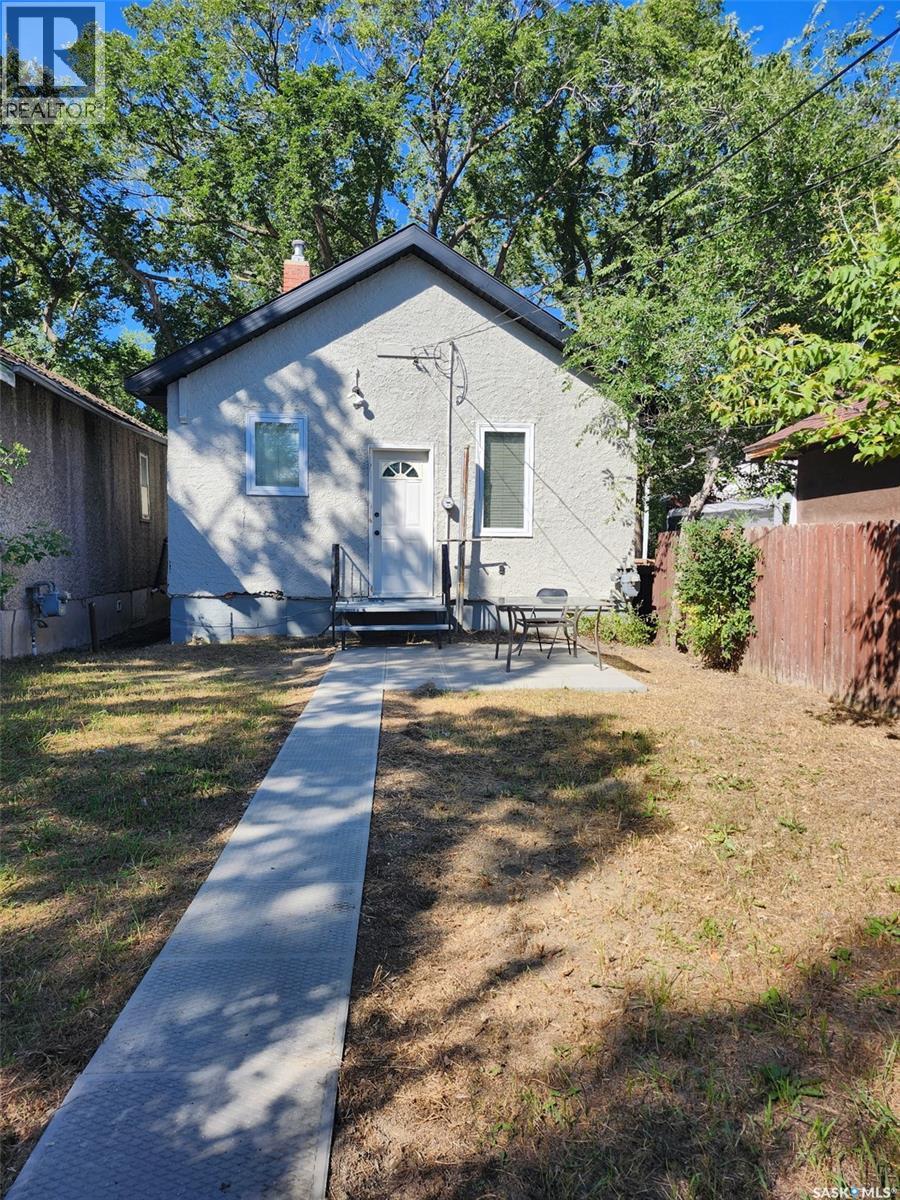 1565 Rae Street, Regina, SK - Outdoor