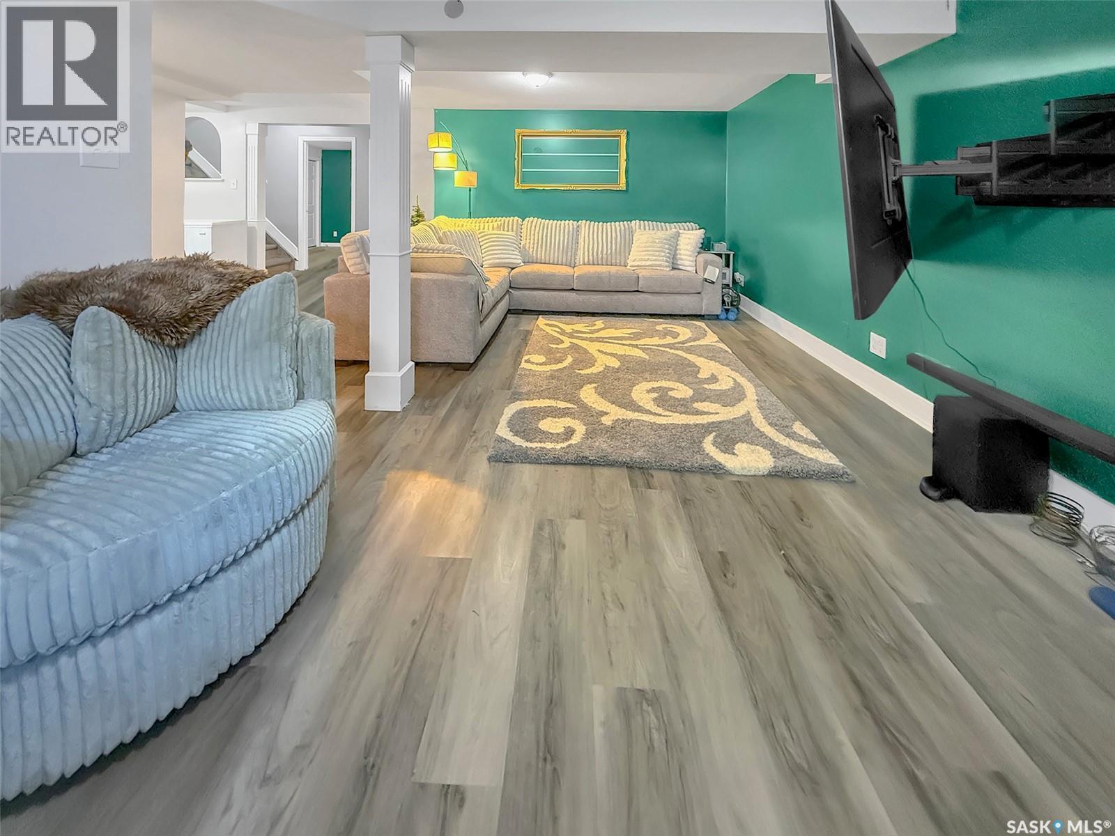 1110 Bothwell Drive, Swift Current, SK - Indoor Photo Showing Living Room