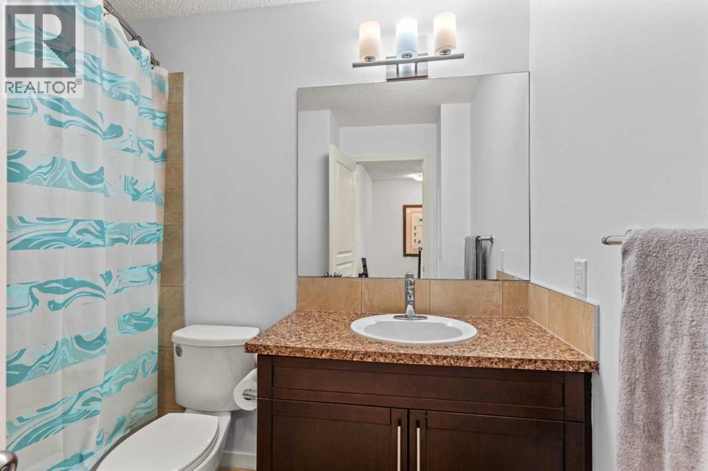 333 Mahogany Boulevard Se, Calgary, AB - Indoor Photo Showing Bathroom