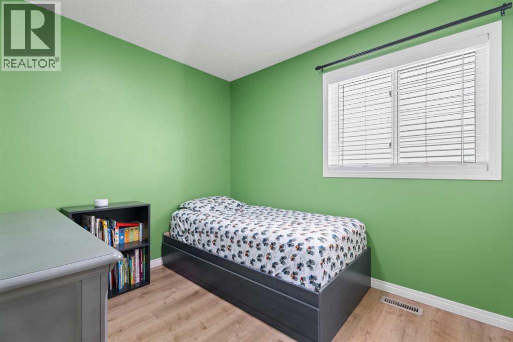 Bedroom or office on main floor - 139 Auburn Bay Heights Se, Calgary, AB