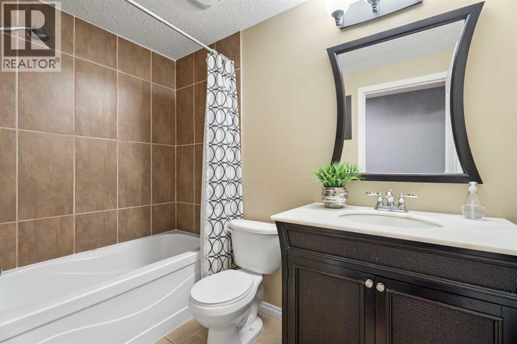 Bathroom basement - 139 Auburn Bay Heights Se, Calgary, AB
