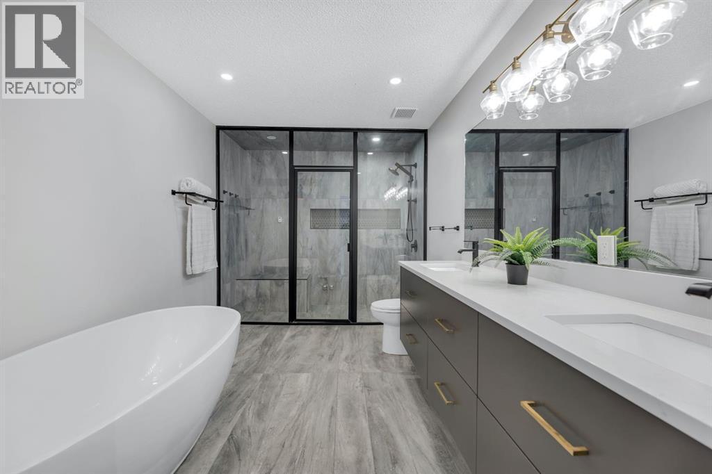 12, 10 St Julien Drive Sw, Calgary, AB - Indoor Photo Showing Bathroom