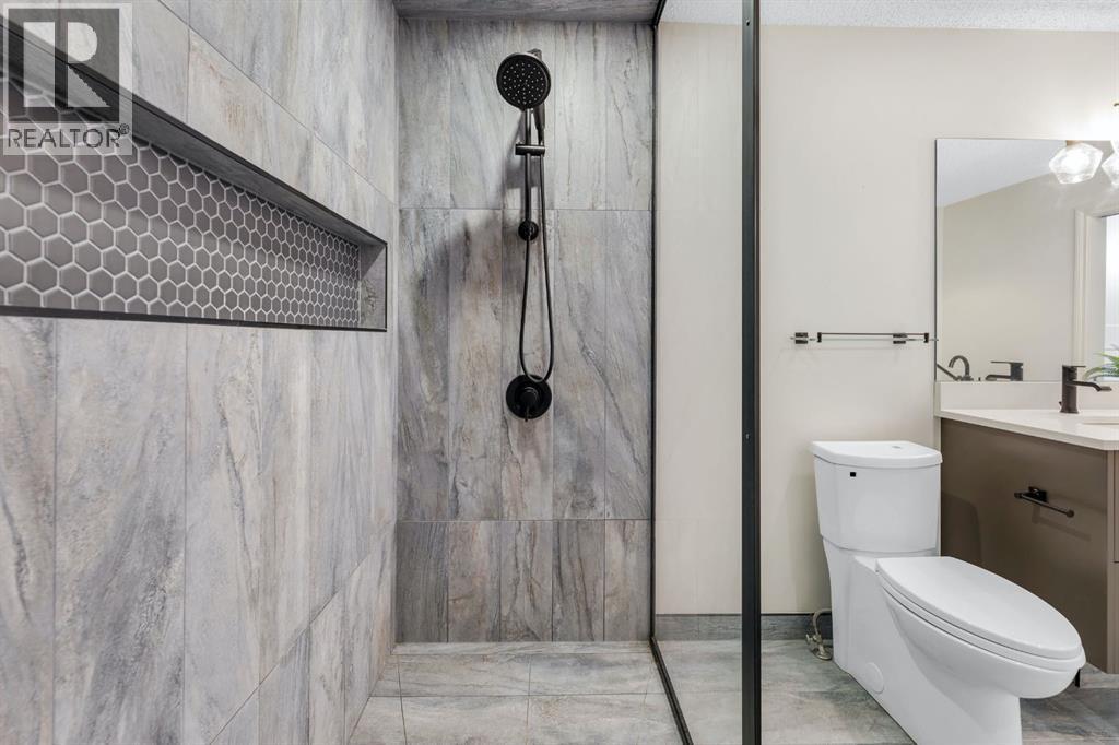 12, 10 St Julien Drive Sw, Calgary, AB - Indoor Photo Showing Bathroom