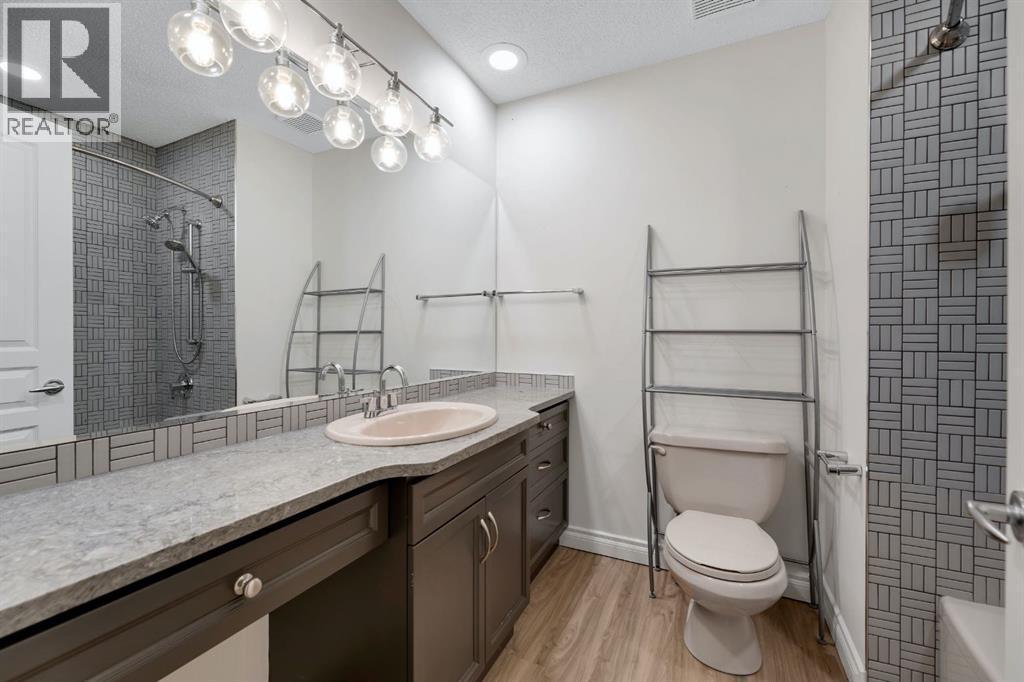 12, 10 St Julien Drive Sw, Calgary, AB - Indoor Photo Showing Bathroom