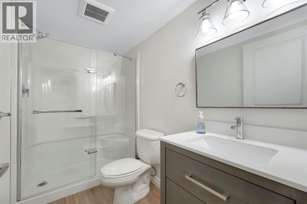 12, 10 St Julien Drive Sw, Calgary, AB - Indoor Photo Showing Bathroom