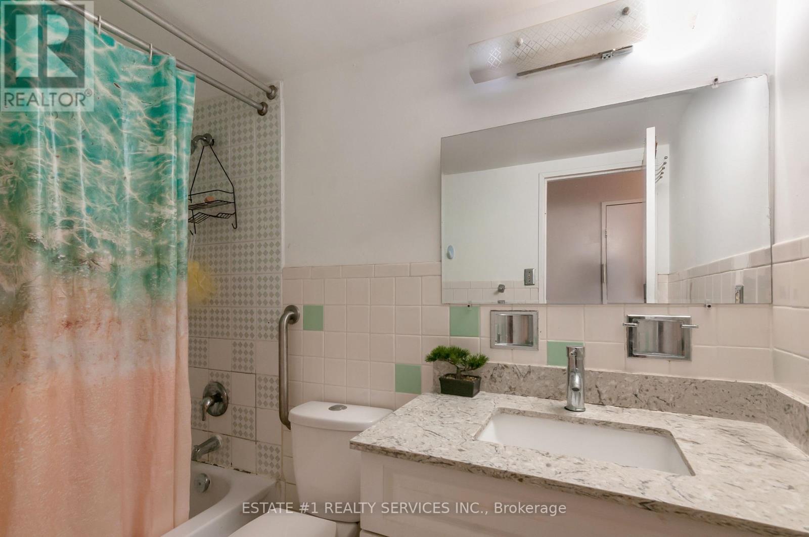 402 - 3555 Derry Road E, Mississauga, ON - Indoor Photo Showing Bathroom