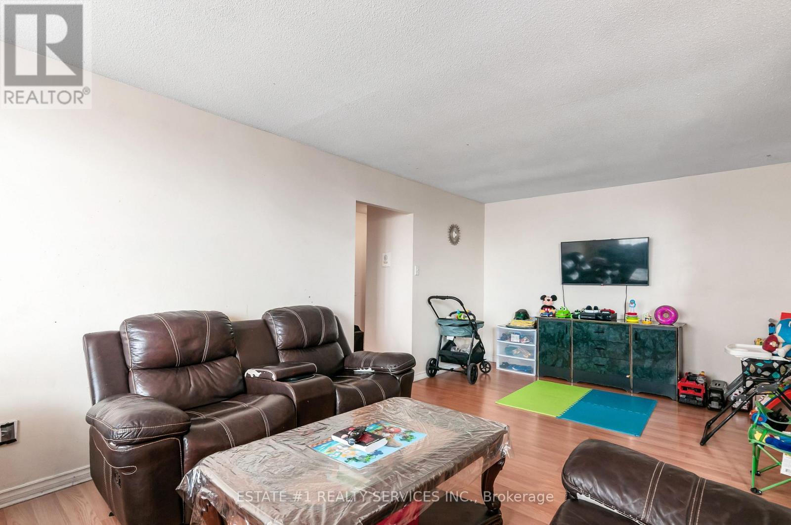 402 - 3555 Derry Road E, Mississauga, ON - Indoor Photo Showing Living Room