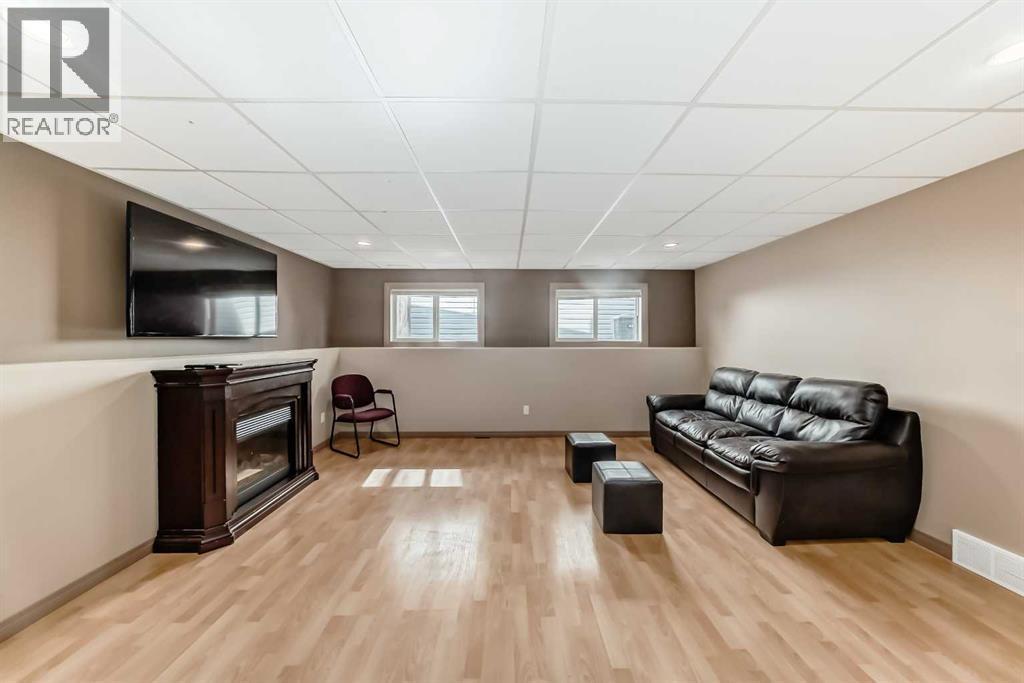 41 Canyoncrest Point W, Lethbridge, AB - Indoor With Fireplace