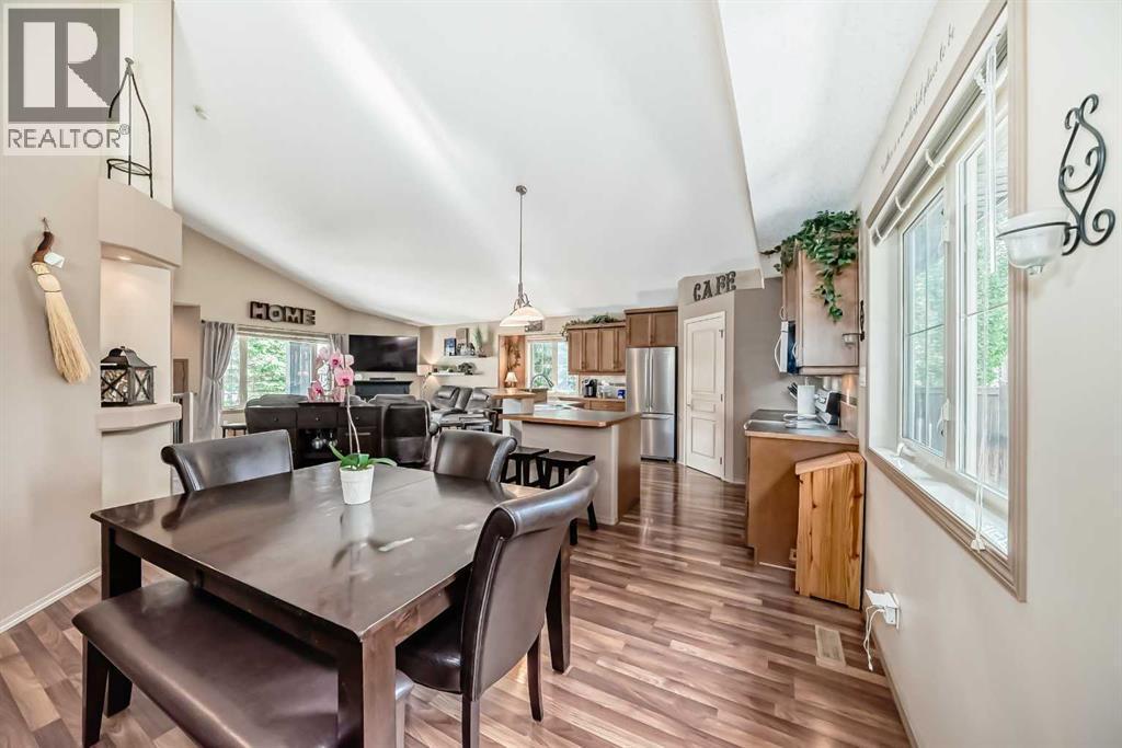 41 Canyoncrest Point W, Lethbridge, AB - Indoor Photo Showing Dining Room