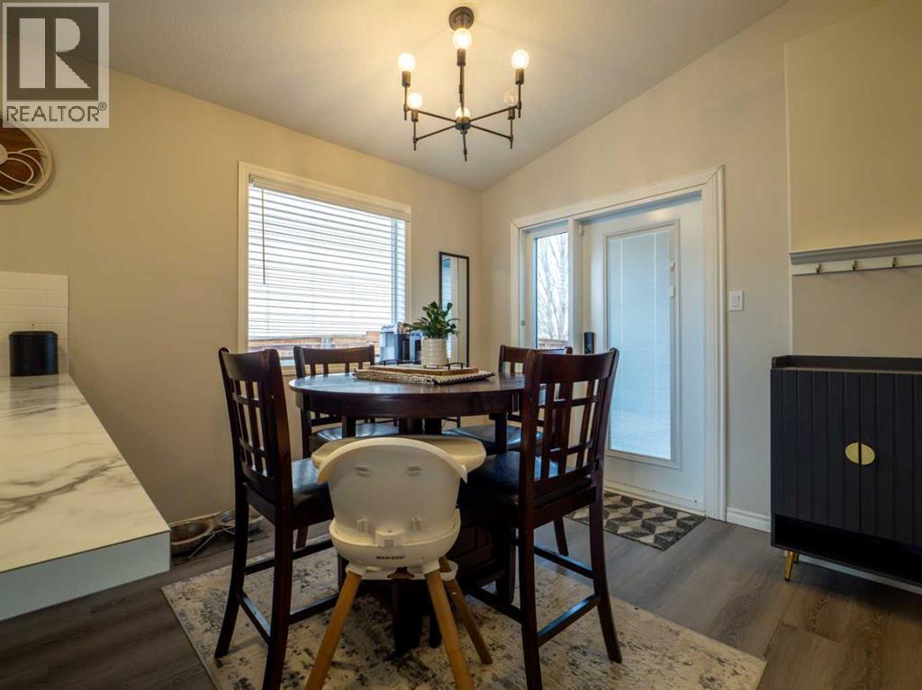 263 Mt Sunburst Way W, Lethbridge, AB - Indoor Photo Showing Dining Room