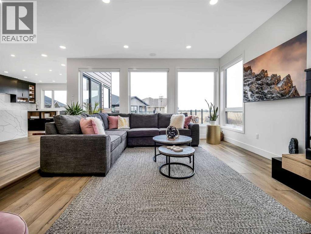 19 Stonecrest Point W, Lethbridge, AB - Indoor Photo Showing Living Room