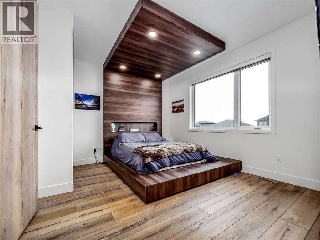 19 Stonecrest Point W, Lethbridge, AB - Indoor Photo Showing Bedroom