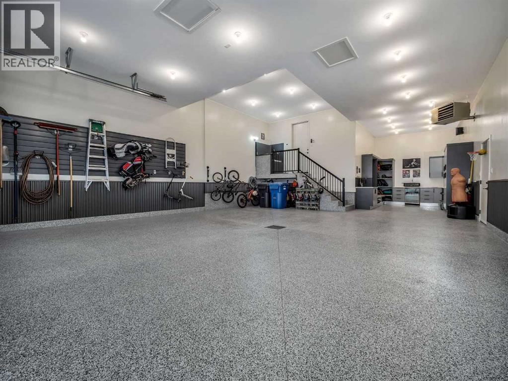 19 Stonecrest Point W, Lethbridge, AB - Indoor Photo Showing Garage