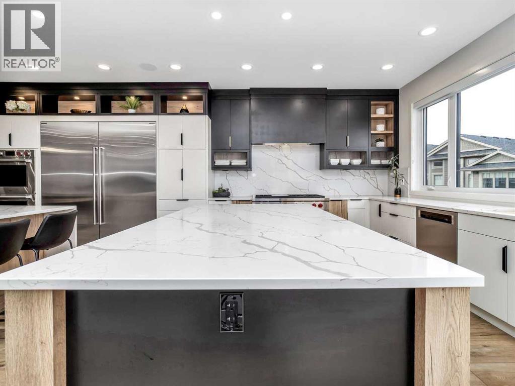 19 Stonecrest Point W, Lethbridge, AB - Indoor Photo Showing Kitchen With Upgraded Kitchen