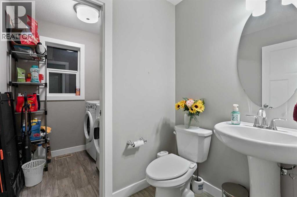 774 Marie Van Haarlem Crescent N, Lethbridge, AB - Indoor Photo Showing Bathroom