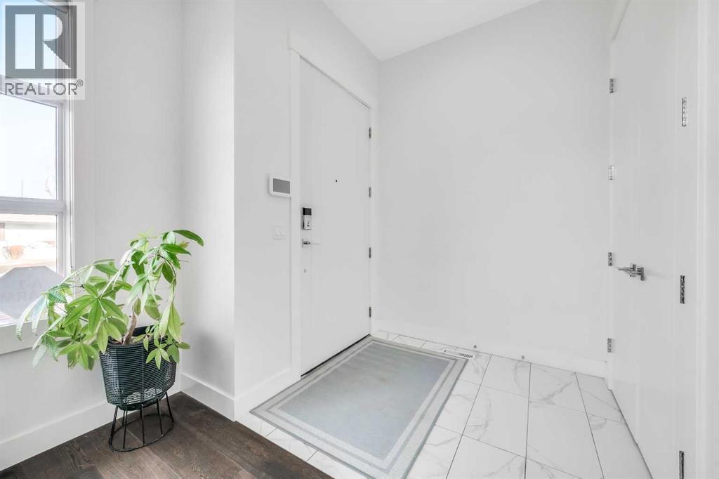 Foyer - 2415 25 Avenue Nw, Calgary, AB - Indoor Photo Showing Other Room