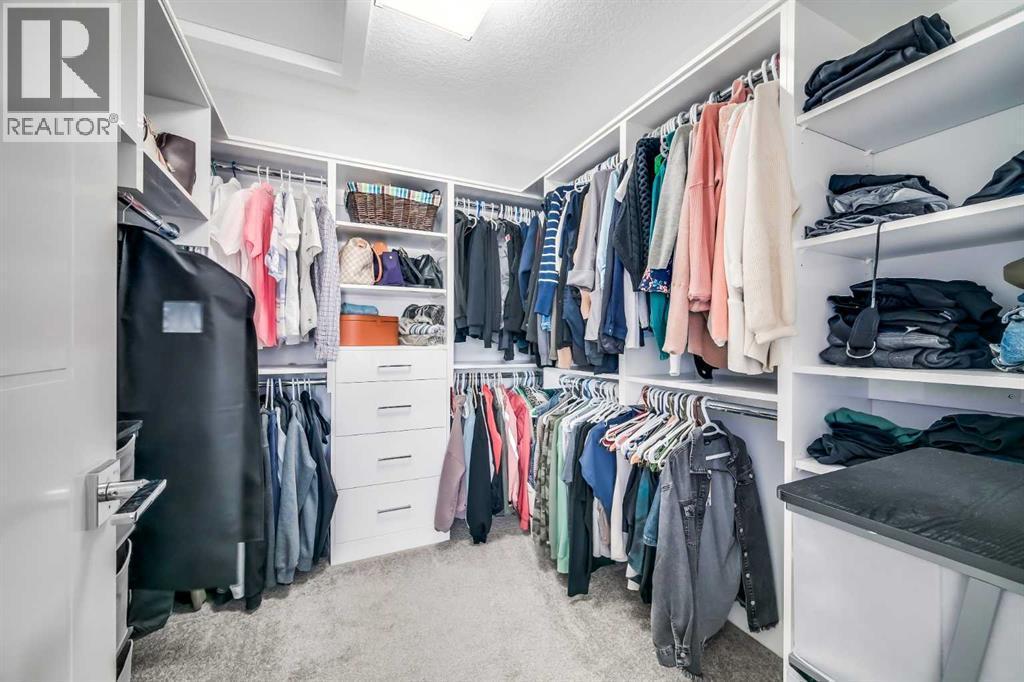 2415 25 Avenue Nw, Calgary, AB - Indoor With Storage