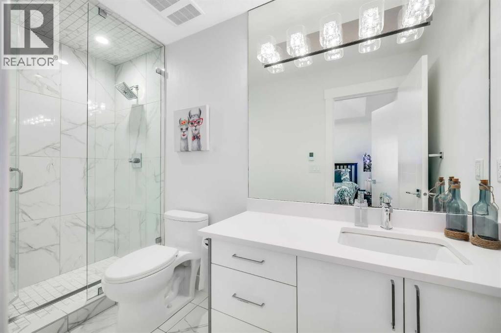 Ensuite - 2415 25 Avenue Nw, Calgary, AB - Indoor Photo Showing Bathroom