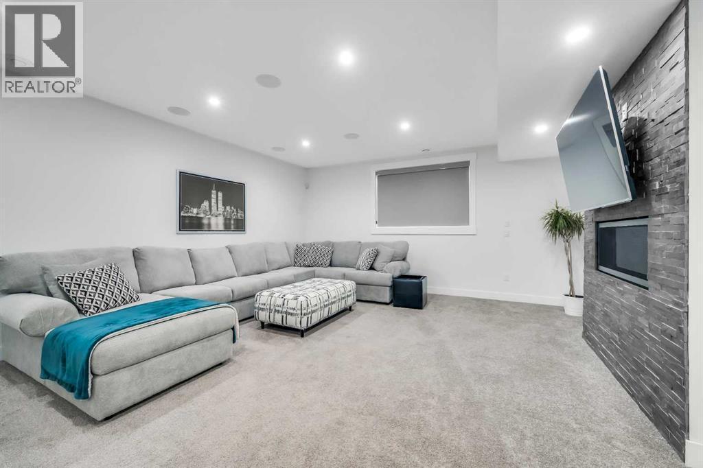 Basement Rec Room - 2415 25 Avenue Nw, Calgary, AB - Indoor